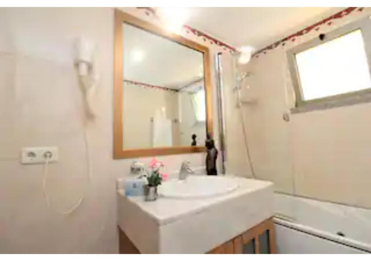 Apartment Yellow T1